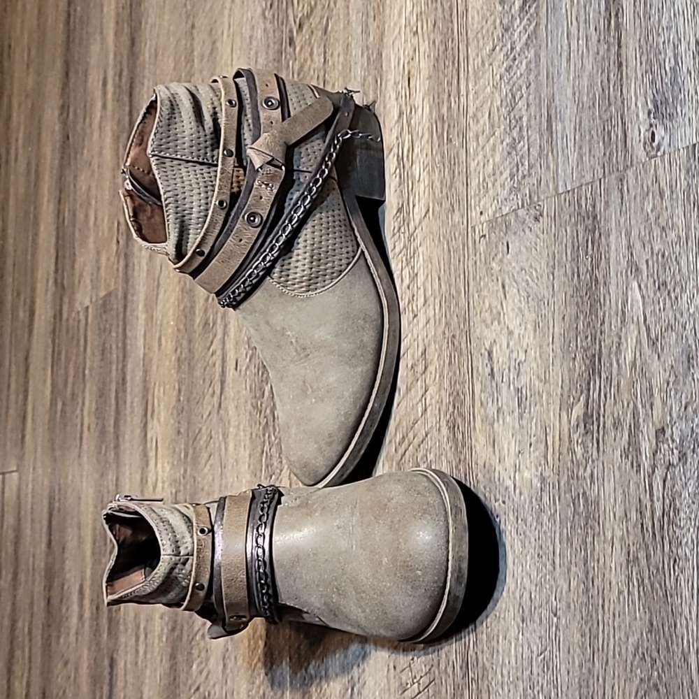 Ankle boots